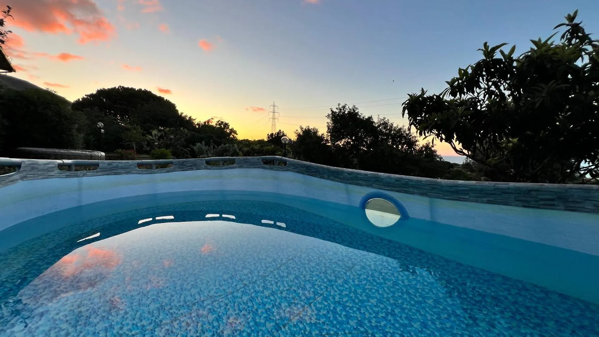Villa La Terrazza Sul Mare Di トラビーア